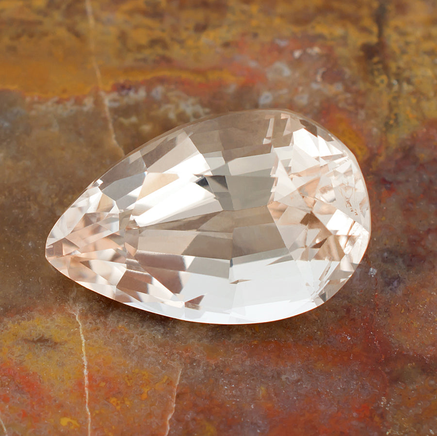 12.64ct Morganite Colored Gemstone Crown View Natural Background O 21439
