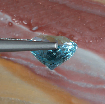 2.93ct Aquamarine Natural Gemstone Side View Natural Background 
