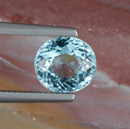 2.93ct Aquamarine Natural Gemstone Top View Natural Background 
