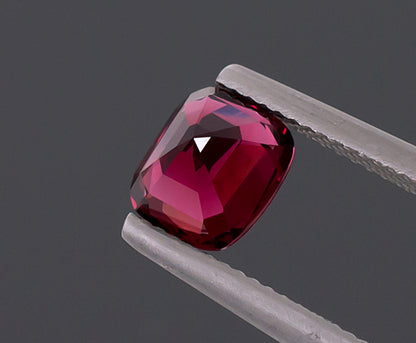 Spinelle rouge certifié 2,11 ct