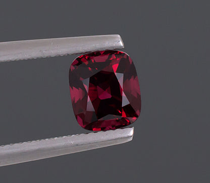 Spinelle rouge certifié 2,11 ct