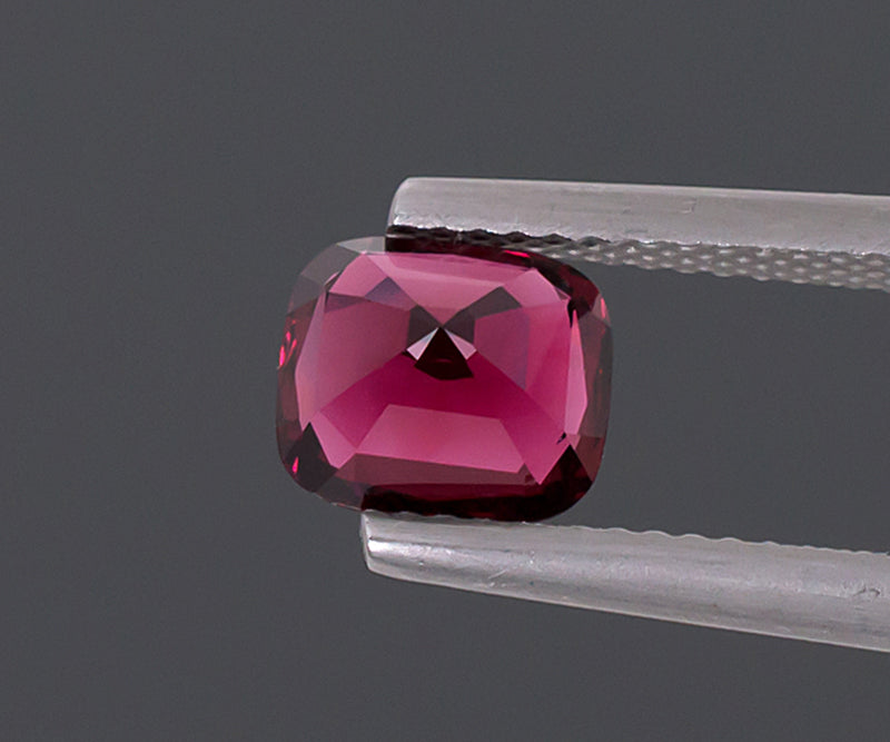 Spinelle rouge certifié 2,11 ct