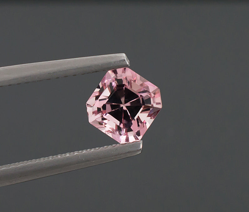 1,80 ct rosa Turmalin