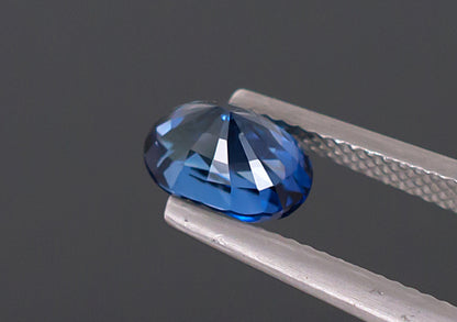 2,37 ct zertifizierter blauer Saphir