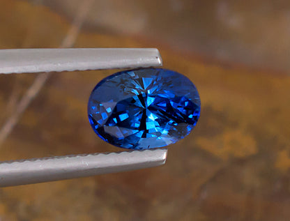 2,37 ct zertifizierter blauer Saphir