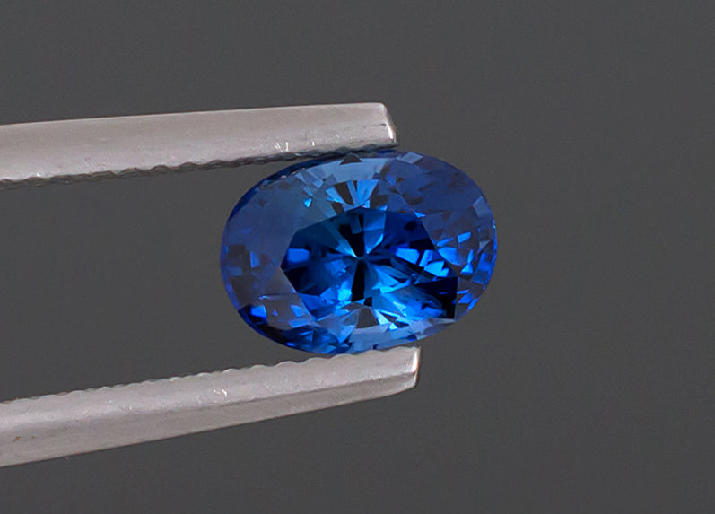 2,37 ct zertifizierter blauer Saphir