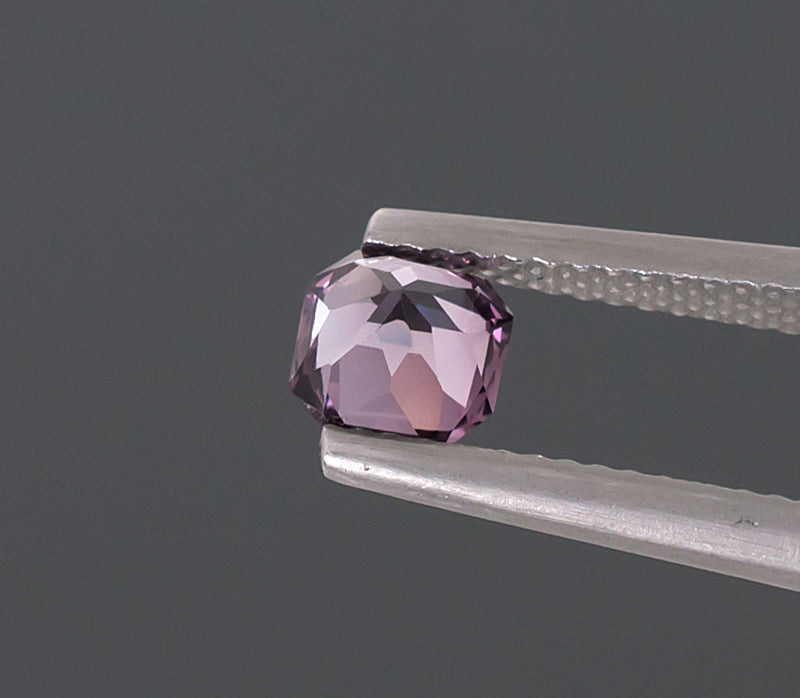 Spinelle violet 1,02 ct