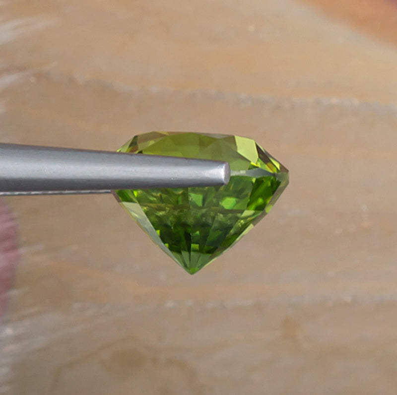 4.80ct Peridot Colored Gemstone Side View Natural Background 
