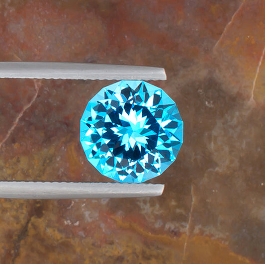 5.13ct Blue Topaz Colored Gemstone Top View II Natural Background 
