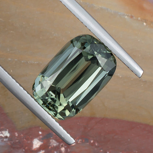 7.89ct Green Tourmaline Top View Natural Background 
