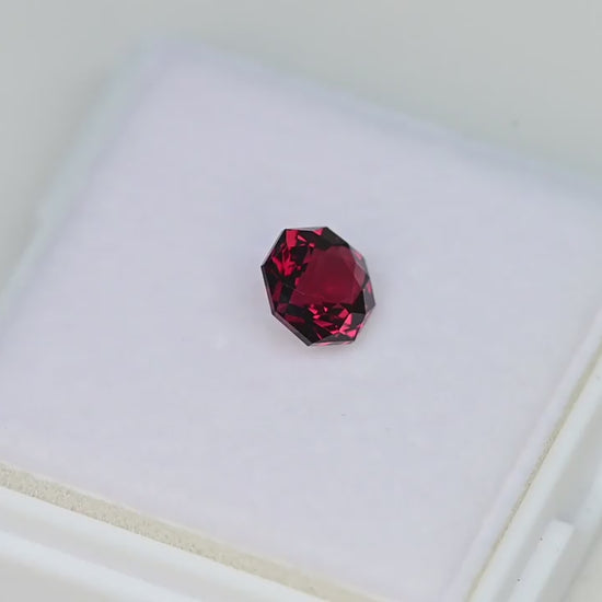 2.52ct Umbalite Garnet Colored 2.52ct Umbalite Garnet Colored Gemstone Video 

