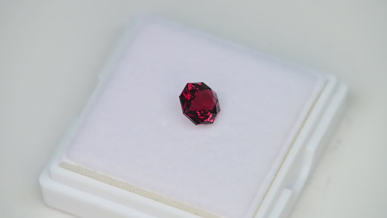 2.52ct Umbalite Garnet Colored 2.52ct Umbalite Garnet Colored Gemstone Video 

